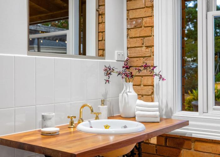 Tranquil Estate With Pool Heated Spa Gardens