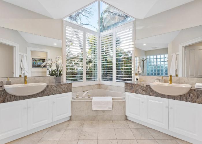 Tranquil Estate With Pool Heated Spa Gardens