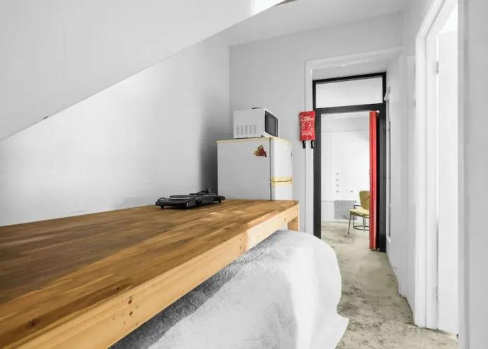 Melb Cbd a Zen oasis garden studio.