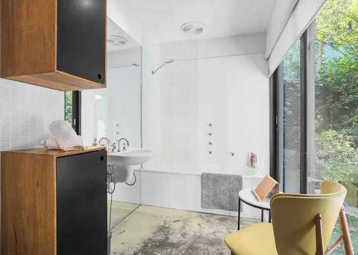 Melb Cbd a Zen oasis garden studio.