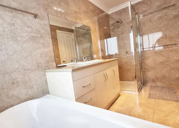 St Albans House - Spacious and Modern Home