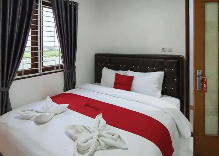 RedDoorz near CitraLand Gama City Medan