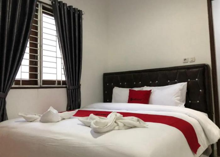 RedDoorz near CitraLand Gama City Medan
