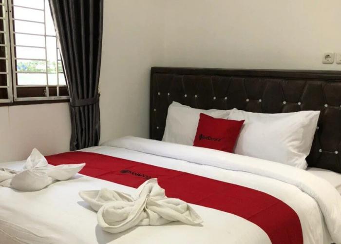 RedDoorz near CitraLand Gama City Medan