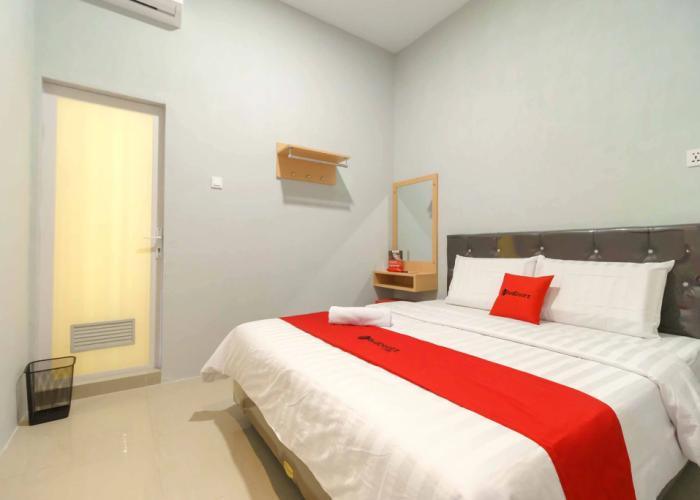 RedDoorz @ Helvetia Medan 2