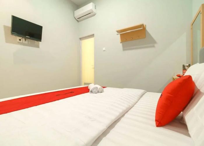 RedDoorz @ Helvetia Medan 2