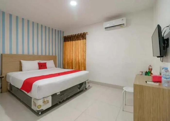 RedDoorz Plus @ Cemara Asri Medan