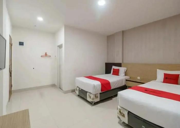 RedDoorz Plus @ Cemara Asri Medan