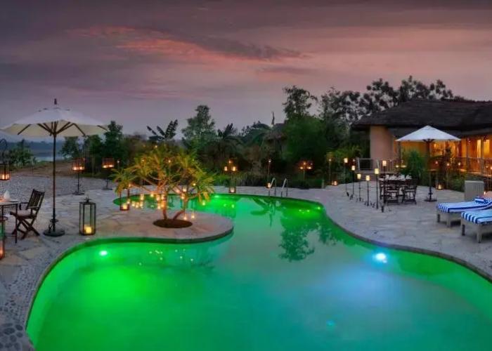 Barahi Jungle Lodge