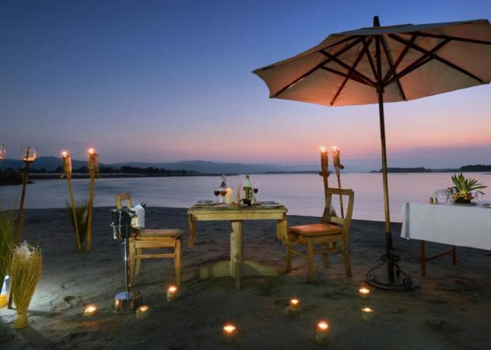 Barahi Jungle Lodge