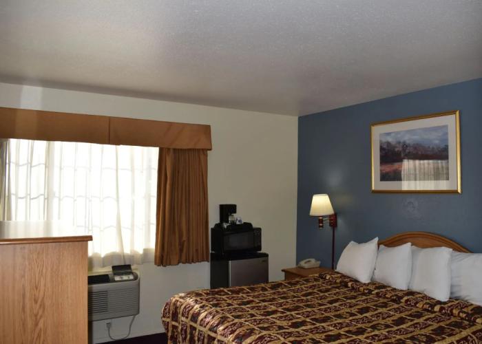 Travelers Inn Medford