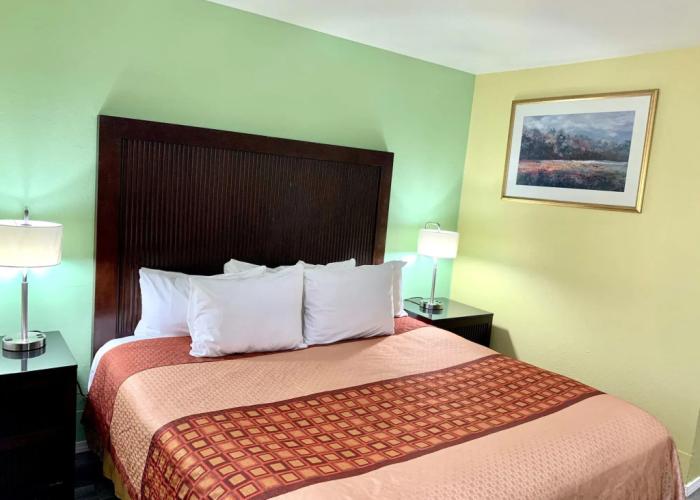 Travelers Inn Medford