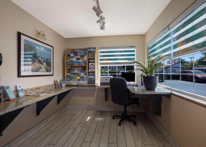 Quality Inn & Suites Medford Airport