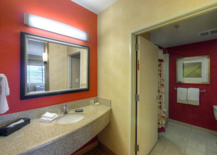 Courtyard by Marriott Medford Airport