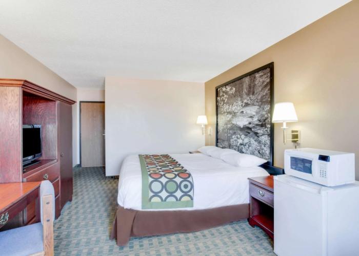 Super 8 by Wyndham Mitchell