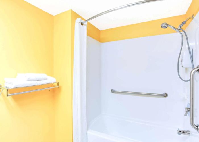 Super 8 by Wyndham Mitchell