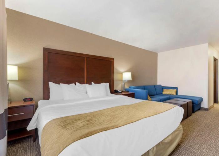 Comfort Inn & Suites Mitchell I-90