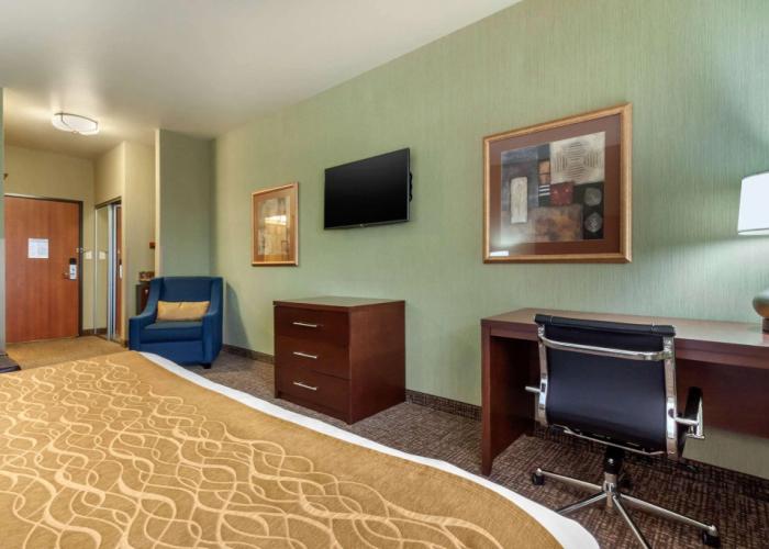 Comfort Inn & Suites Mitchell I-90