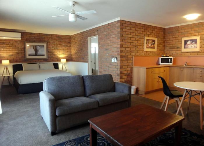 Summerhill Motor Inn