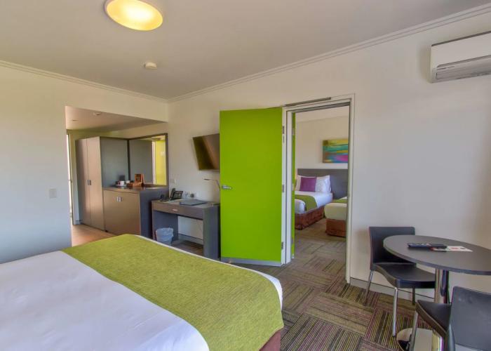 Mackay Oceanside Central Hotel