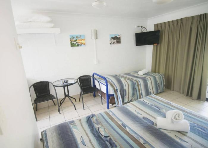 Cool Palms Motel