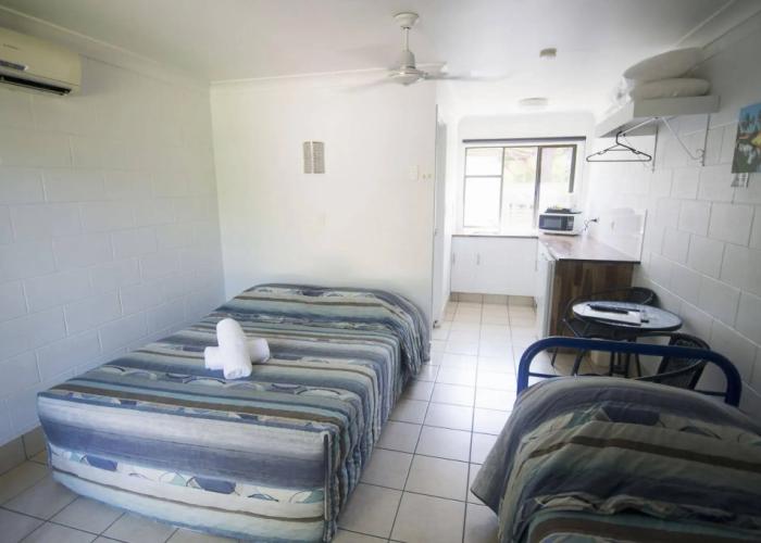 Cool Palms Motel