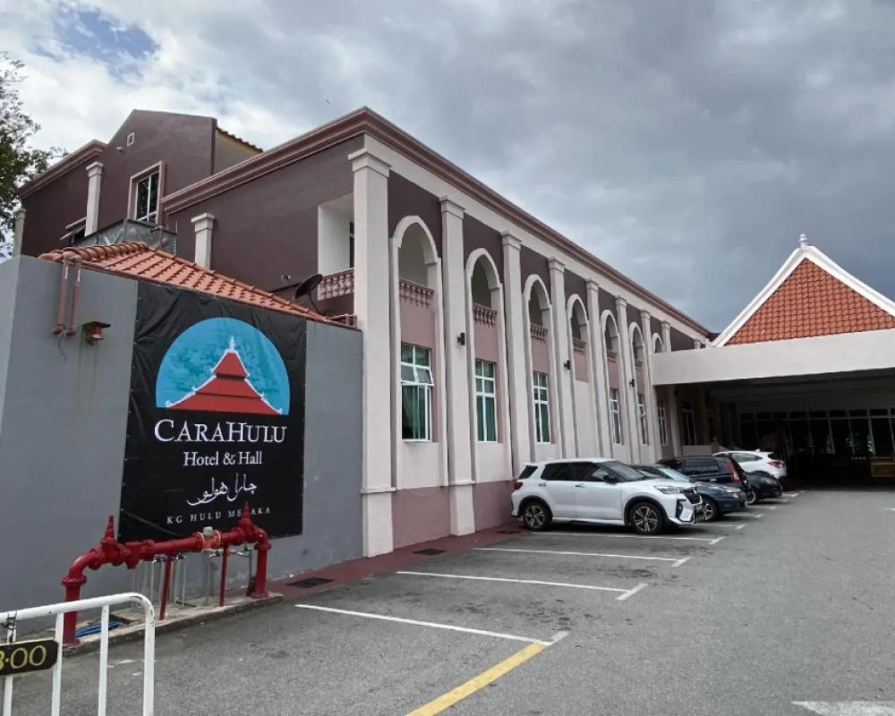 Cafe & Capital O 90756 Cara Hulu Hotel