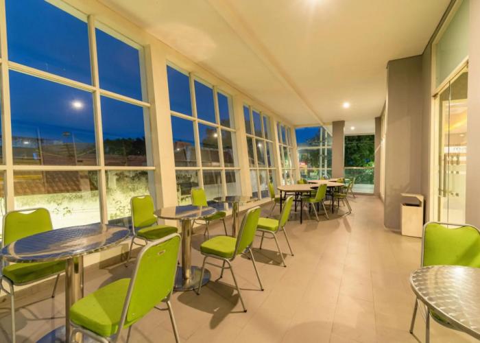Ascent Hotel and Cafe