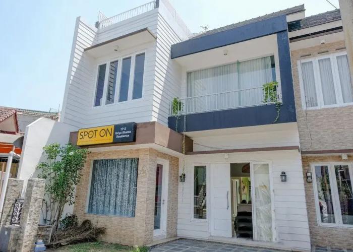 Griya Shanta Residence by OYO Rooms