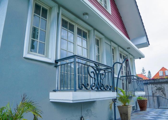 Front One Boutique B21 Malang