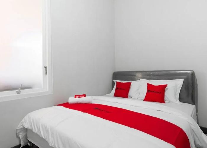 RedDoorz near Batik Tulis Celaket 2