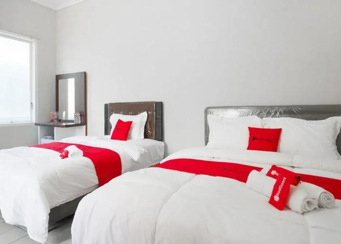 RedDoorz near Batik Tulis Celaket 2