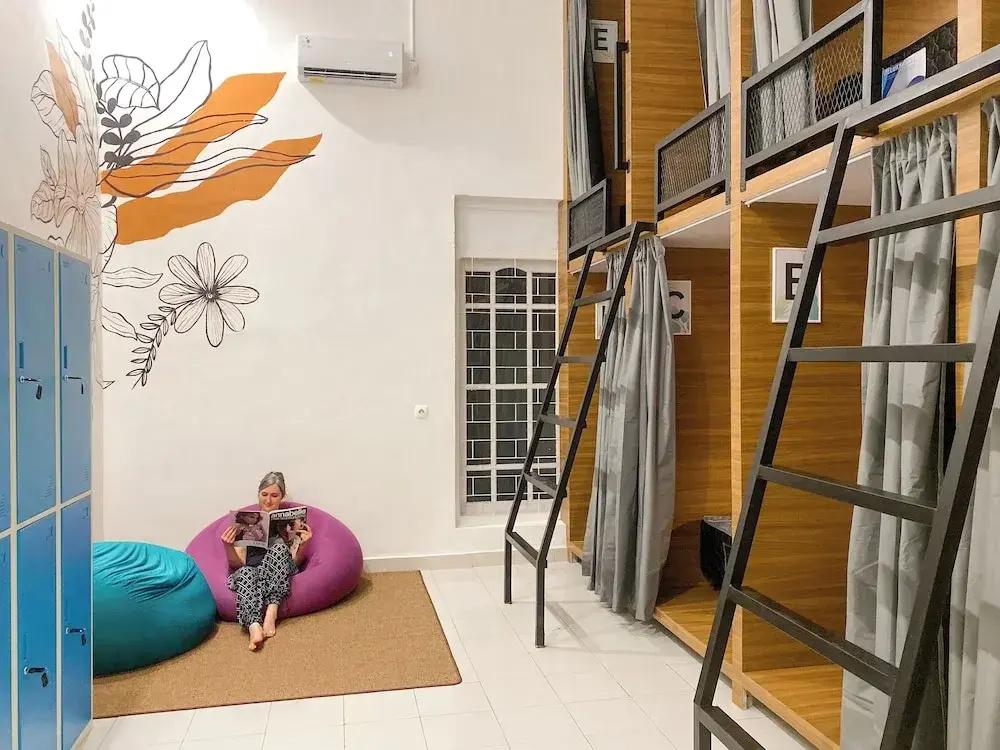 фото Snooze Hostel Malang