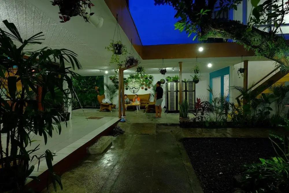 фото Snooze Hostel Malang
