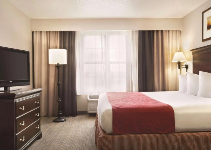 Country Inn & Suites by Radisson, Moline Airport, IL