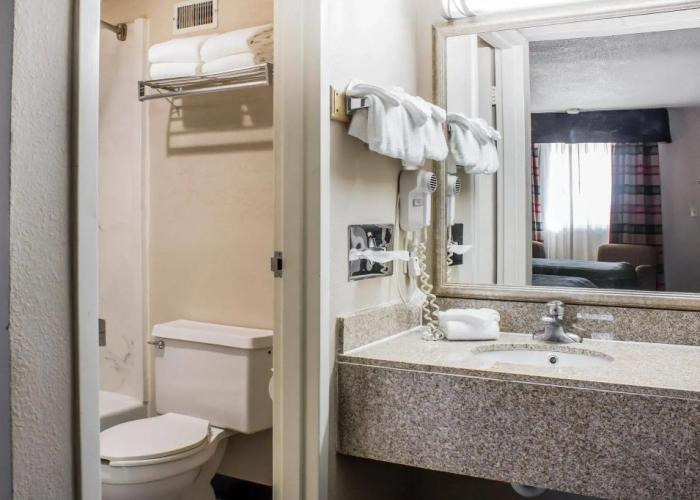 Quality Inn & Suites Moline - Quad Cities