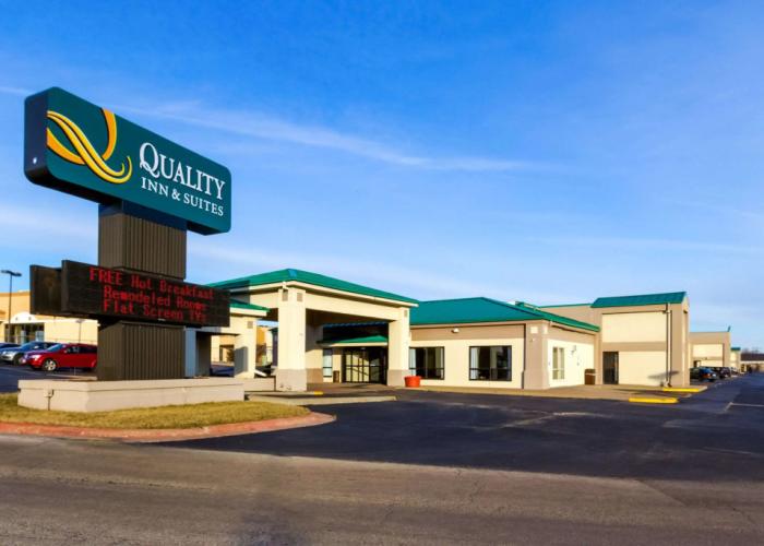 Quality Inn & Suites Moline - Quad Cities