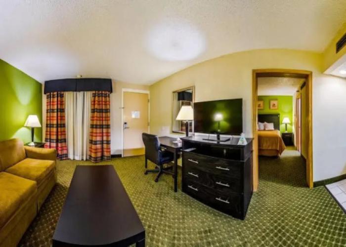 Quality Inn & Suites Moline - Quad Cities