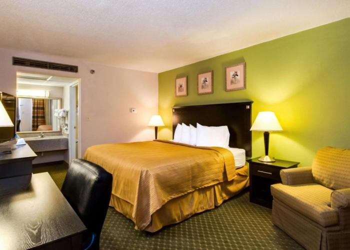Quality Inn & Suites Moline - Quad Cities