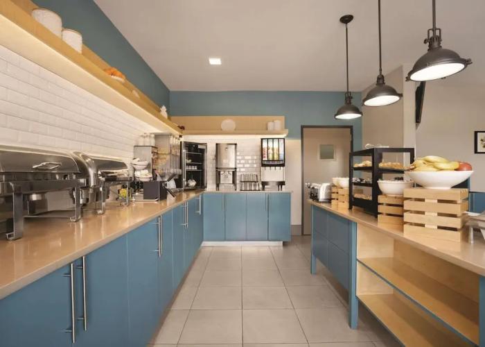 Country Inn & Suites By Carlson, Moline Airport, IL