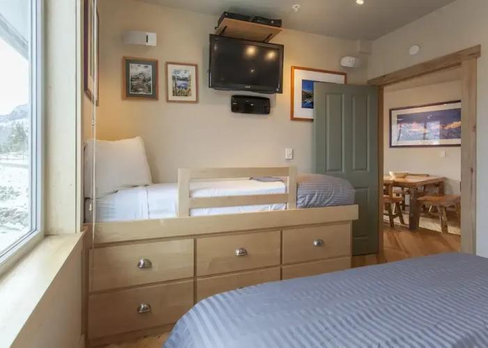 Juniper Springs Lodge by Mammoth Five Star