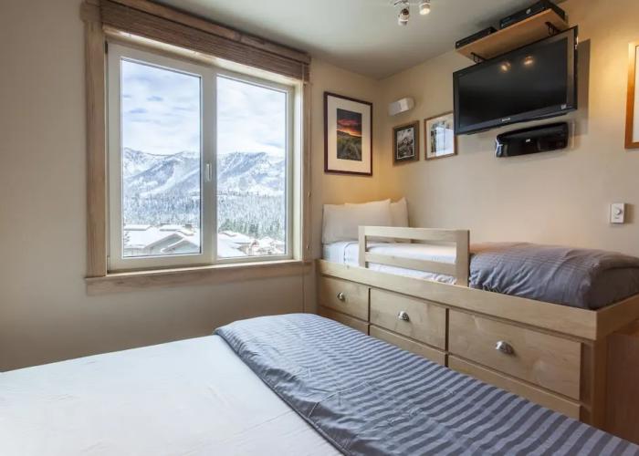 Juniper Springs Lodge by Mammoth Five Star