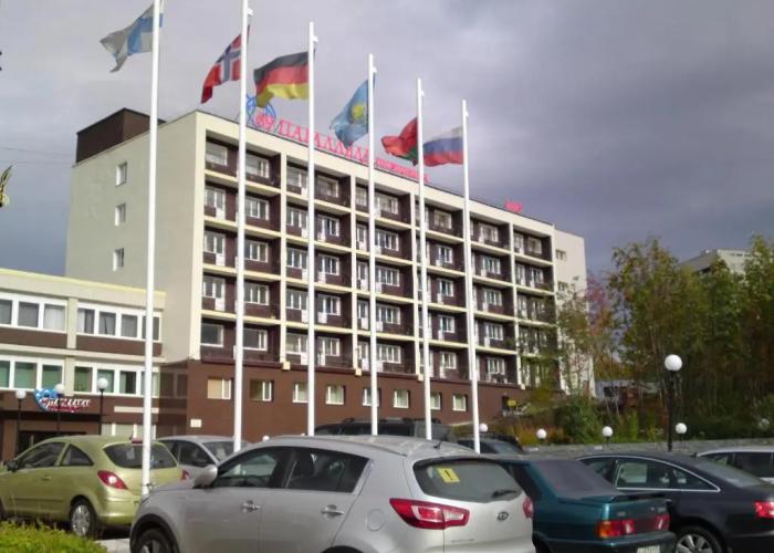 69 parallel Hotel