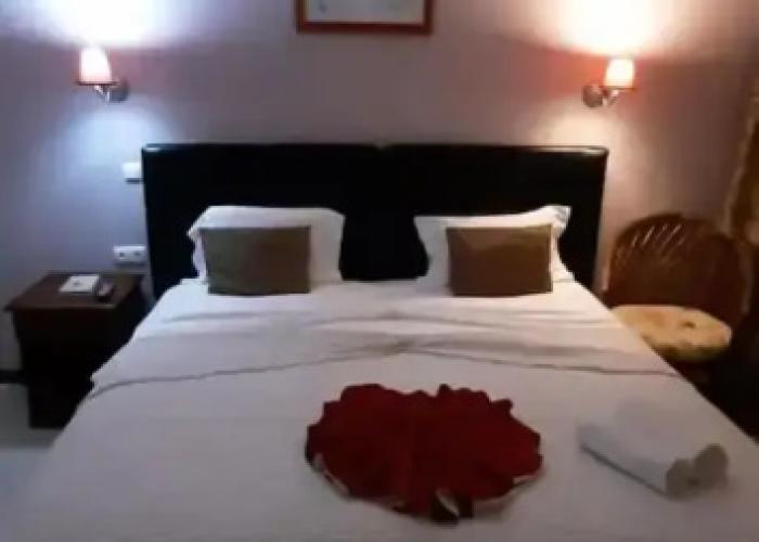 Room in Guest Room - Beautiful Deluxe Double Room in the City Center - Wifi and Ac