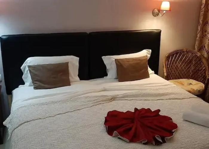 Room in Guest Room - Beautiful Deluxe Double Room in the City Center - Wifi and Ac