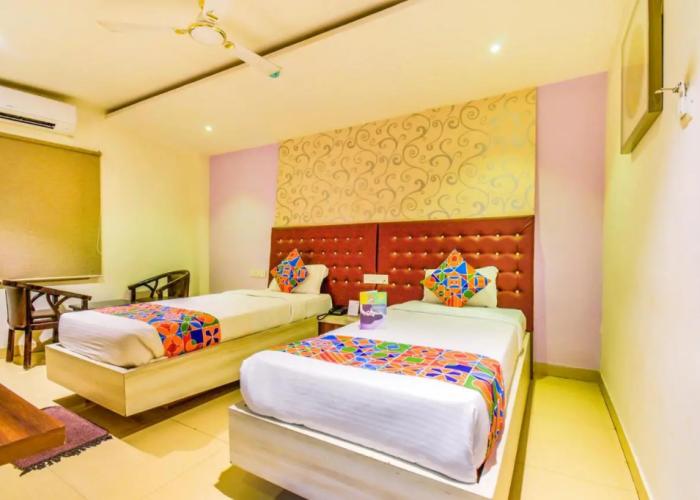 FabHotel Pentagon Next