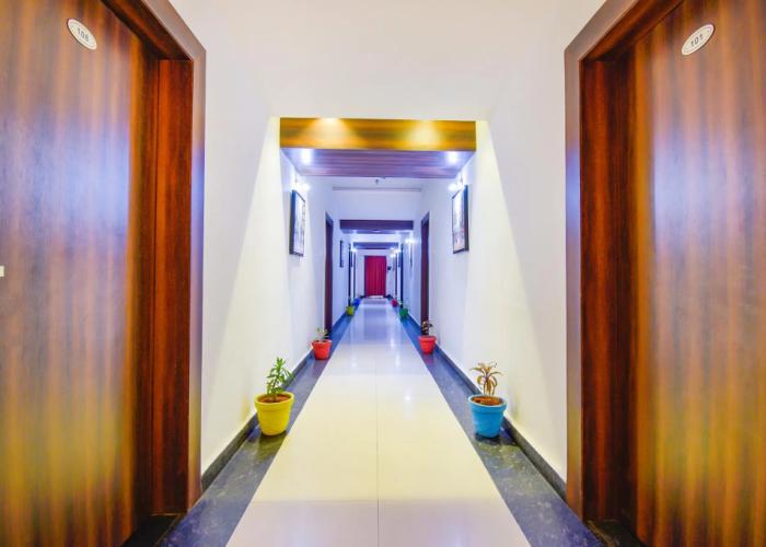 FabHotel Pentagon Next