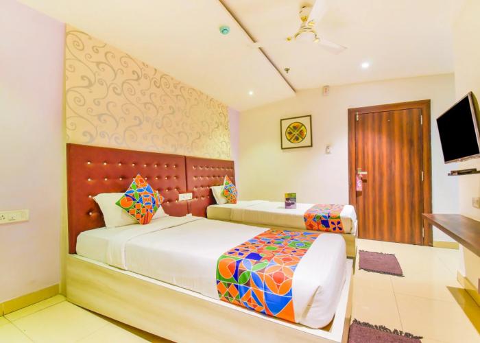 FabHotel Pentagon Next
