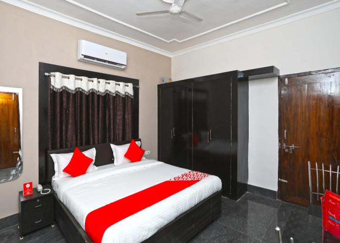 OYO 14988 Regal Stays