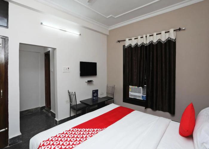 OYO 14988 Regal Stays